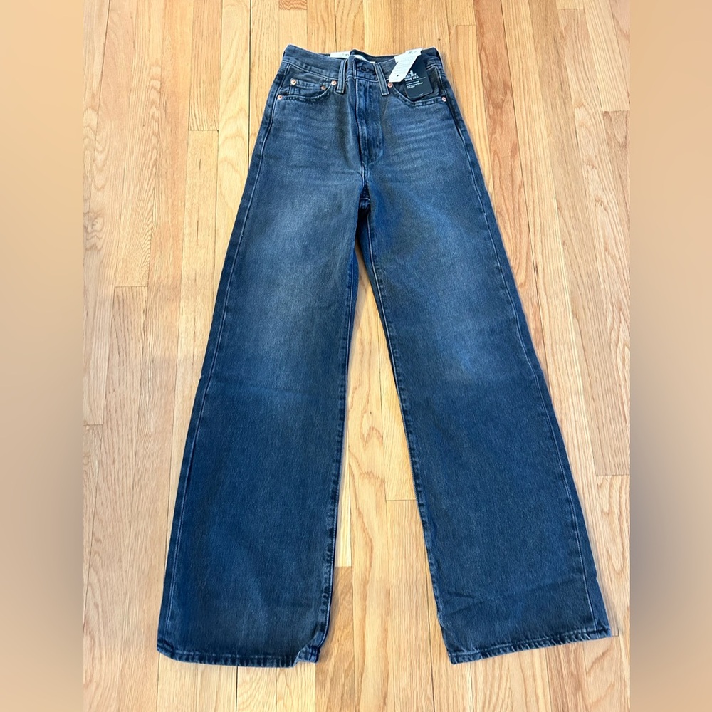 Levi’s rib cage wide leg jeans - NWT